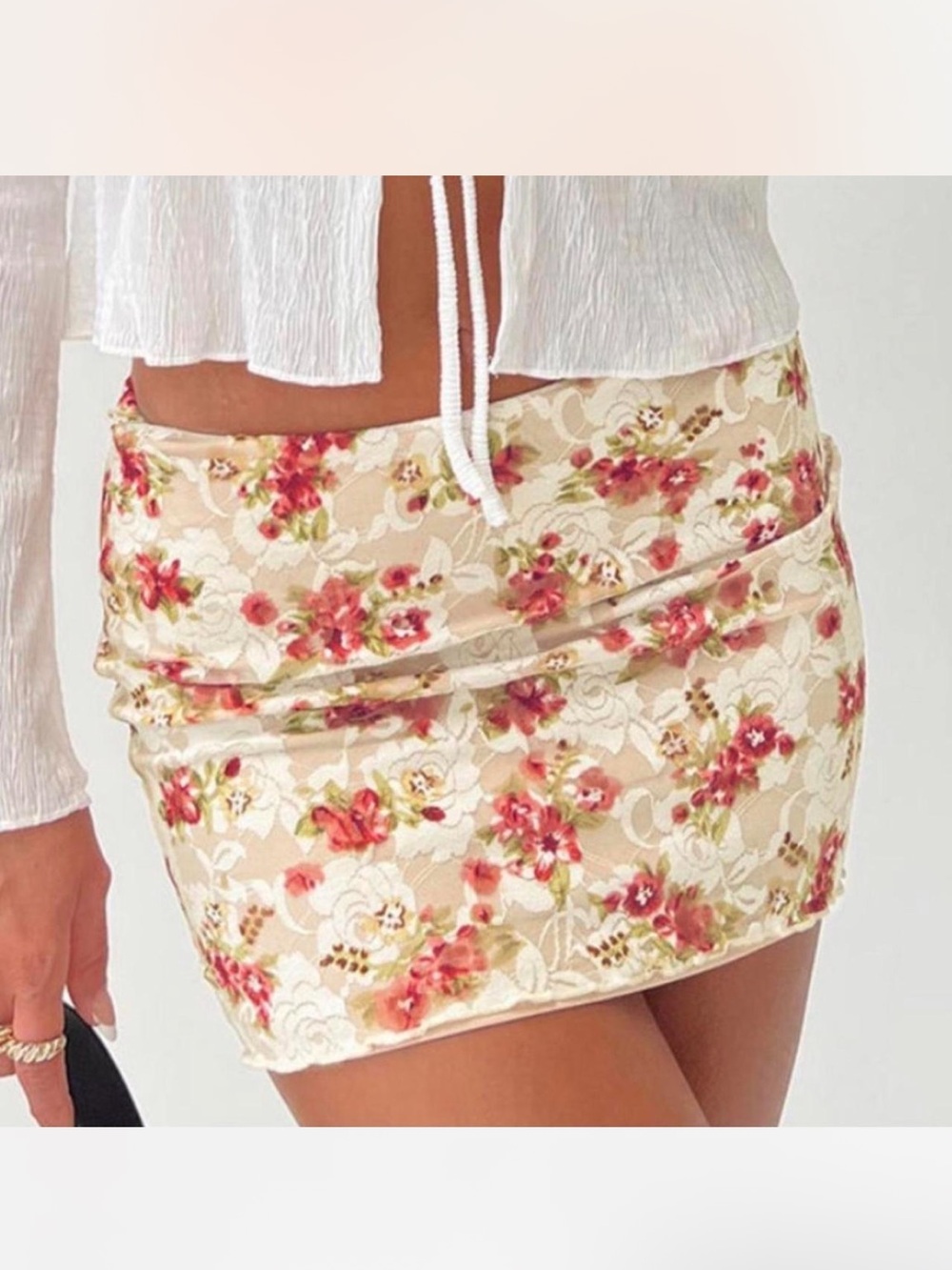Princess Polly Floral Lace Mini Skirt - size 2 (XS/S)